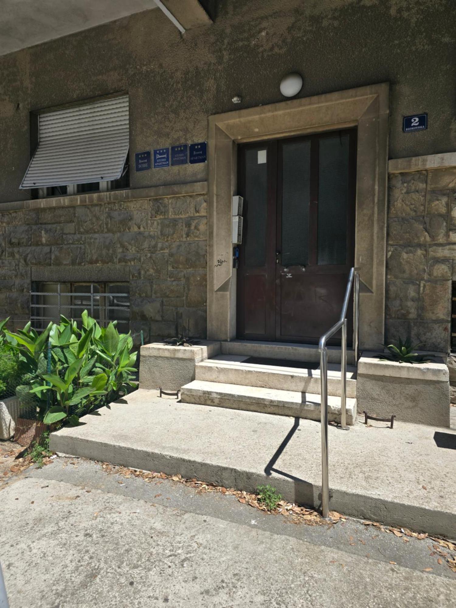 Nicky&Lucky Rooms Split Exterior photo